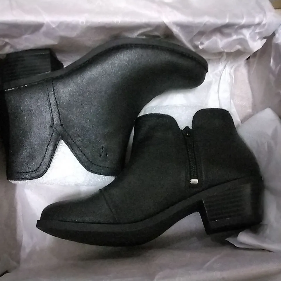 BOX CONTAINING SHOE BOX OF FELICITY LIV METALLIC ANKLE BOOTS BLACK SIZE 3
