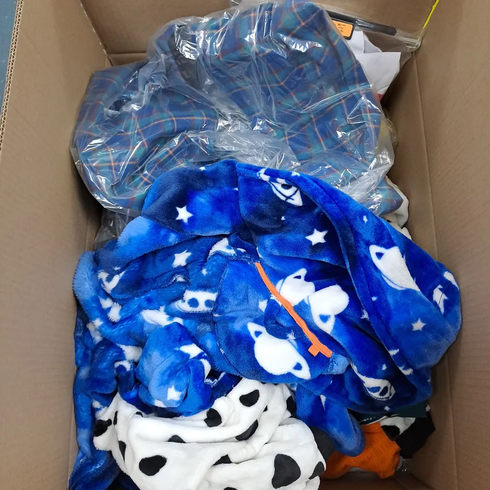 BOX OF APPROX. 40 ASSORTED CHILDRENS CLOTHING VARYING IN SIZE/COLOUR/STYLE TO INCLUDE:  TOPS, DRESSES, JUMPERS