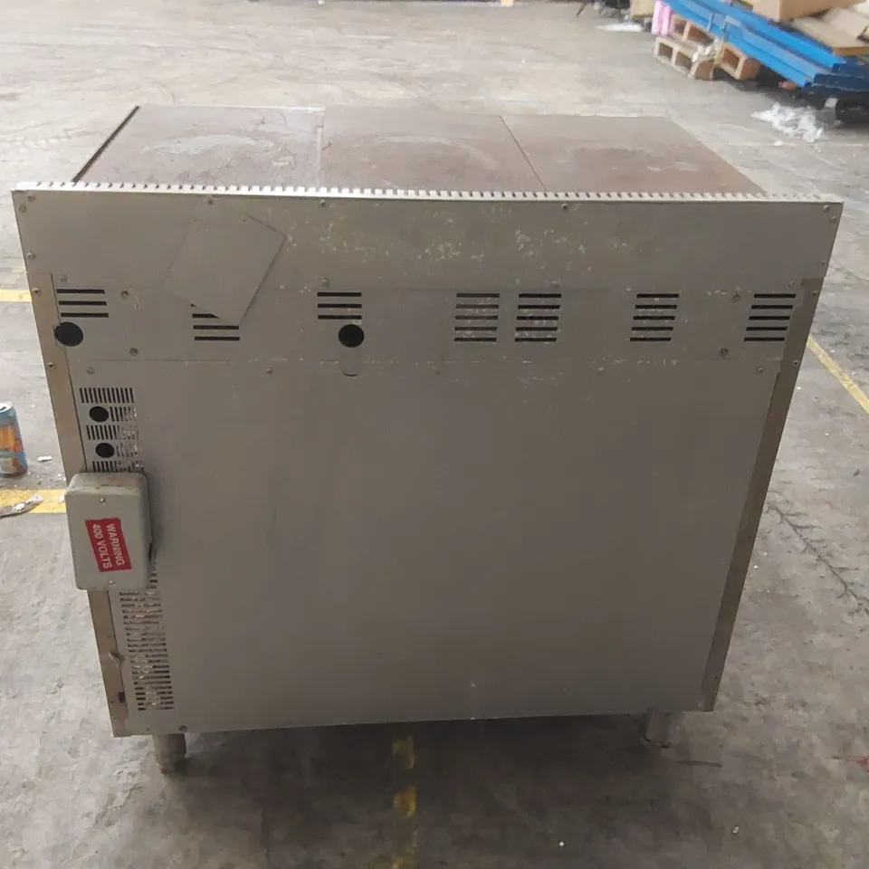 MOORWOOD MANITOWOC VULCAN ELECTRIC 900 RANGE COOKER WITH HOTPLATE TOP