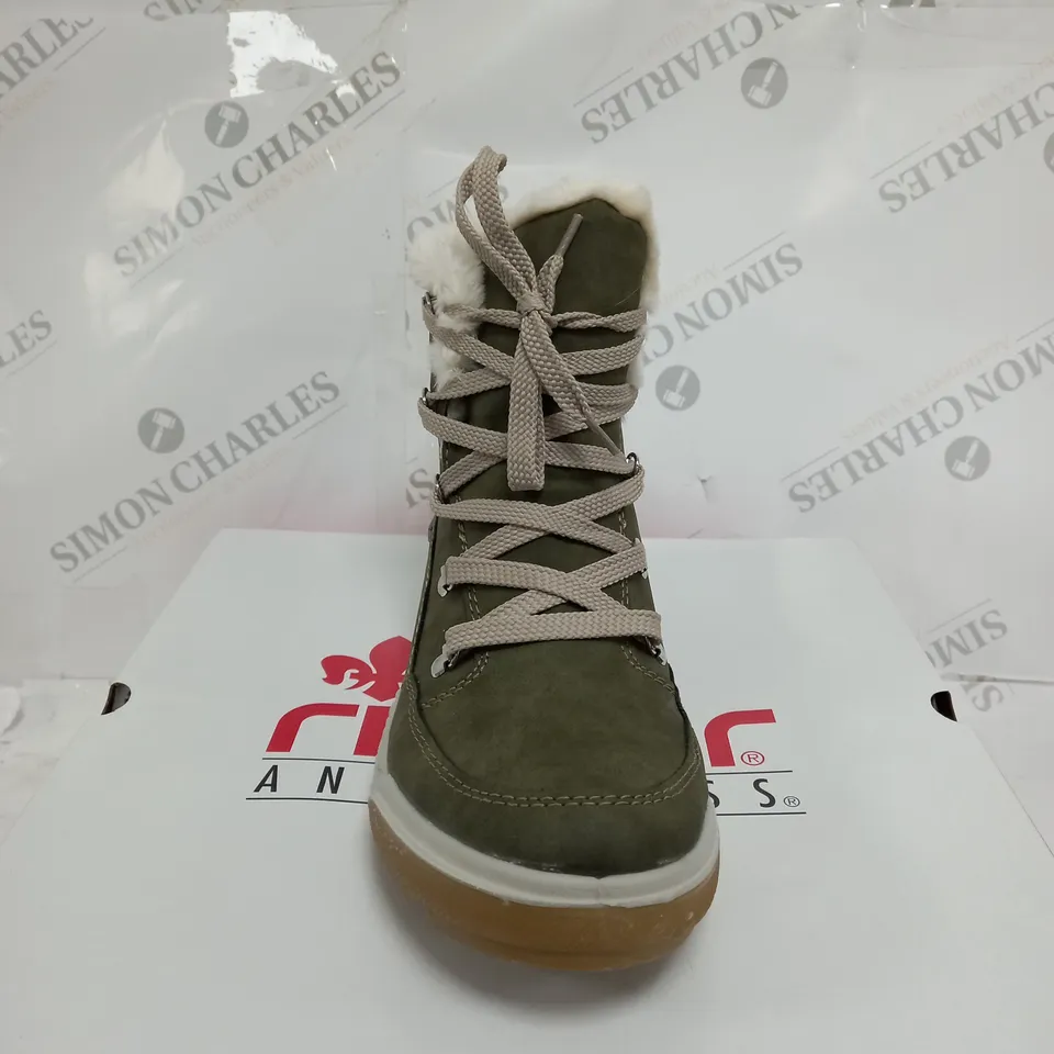 BOXED PAIR OF RIEKER WATER RESISTANT WARM LINED HIKING LACE UP BOOTS, KHAKI - SIZE 6.5