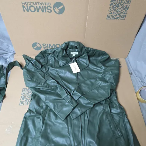 LARGE QUANTITY OF ASSORTED ITEMS TO INCLUDE KNITTED CARDIGANS, LEATHER FEEL COATS ALL IN VARIOUS SIZES, ETC - COLLECTION ONLY