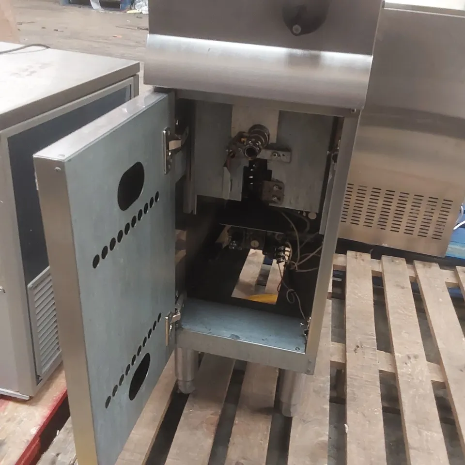 LICAT COMMERCIAL GAS FRYER