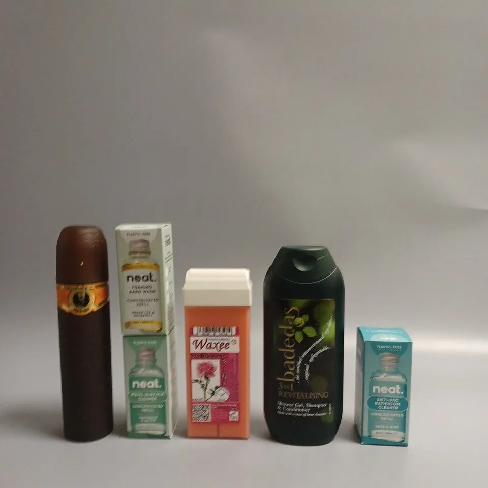 LOT OF APPROXIMATELY 20 COSMETICS ITEMS TO INCLUDE HAND WASH , SURFACE CLEANER , WAX , ETC  