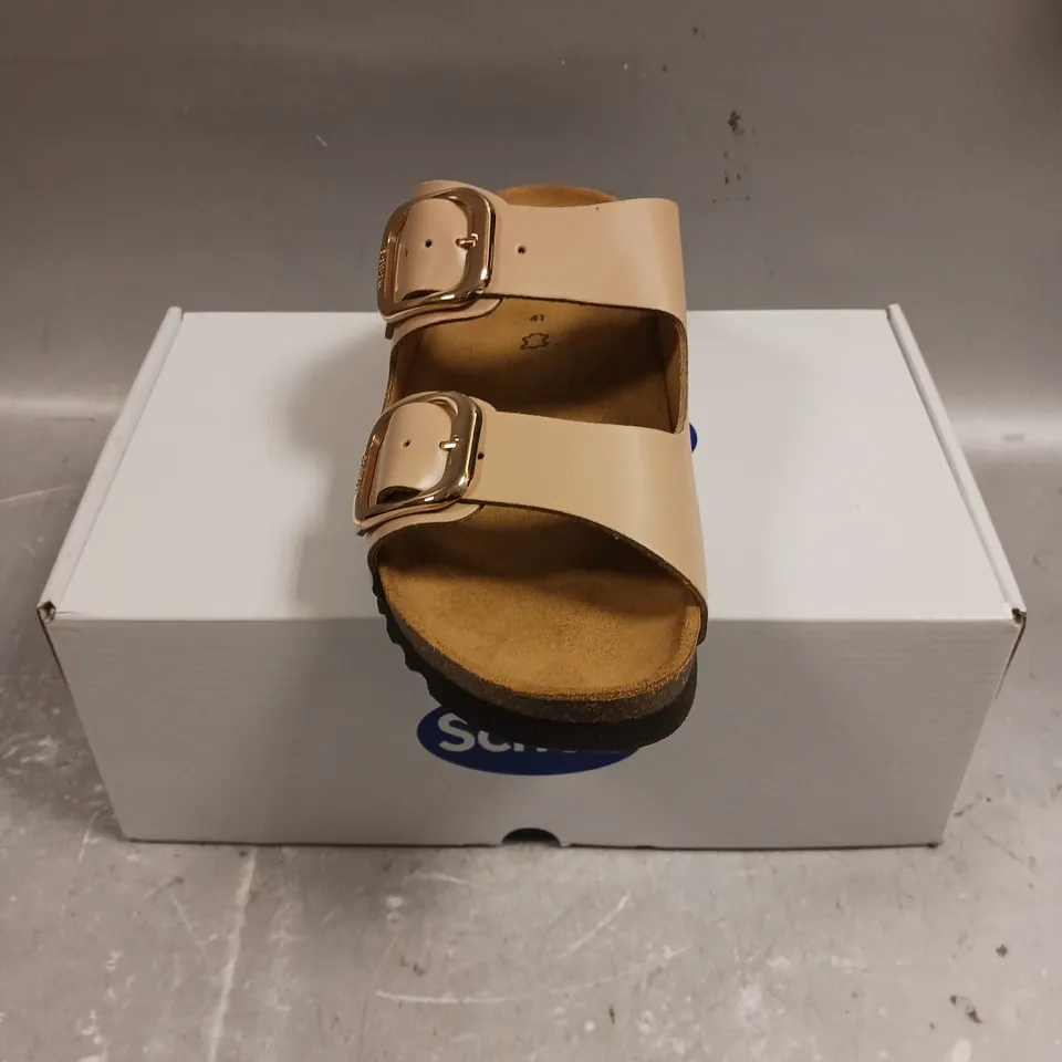 BOXED PAIR OF SCHOLL LEATHER SOFTSTEP OPEN TOE SHOES - 7