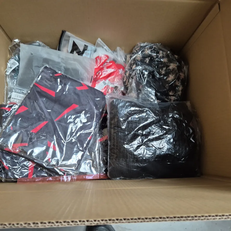 LARGE QUANTITY OF ASSORTED CLOTHING ITEMS TO INCLUDE ASOS, VILA AND HEAT HOLDERS