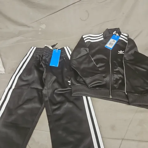 ADIDAS KIDS TRACKSUIT BLACK AND WHITE SIZE 5-6 YEARS