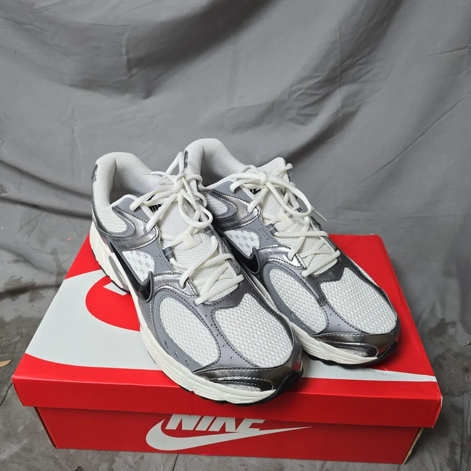 NIKE SNEAKERS – GREY/WHITE MESH WITH OVERLAYS, ON RED NIKE BOX SIZE 13