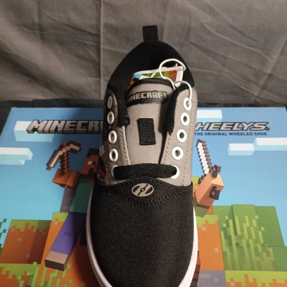 BOXED PAIR OF MINECRAFT X HEELYS KIDS TRAINERS – UK SIZE 11