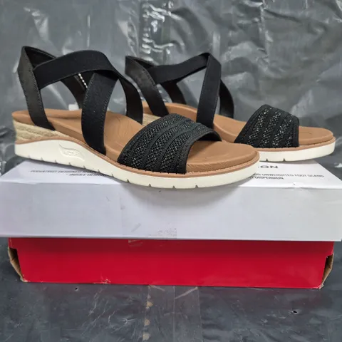 BOXED PAIR OF BOBS FROM SKECHERS ARCH FIT SANDALS - BLACK - SIZE 4