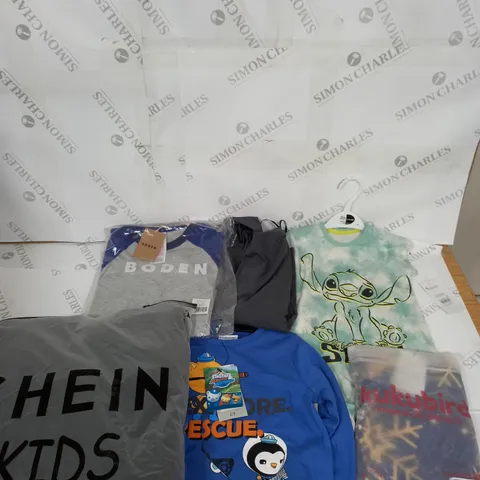 BOX OF ASSORTED CHILDRENS CLOTHING VARYING IN SIZE/COLOUR/STYLE TO INCLUDE: TOPS, DRESSES, JUMPERS