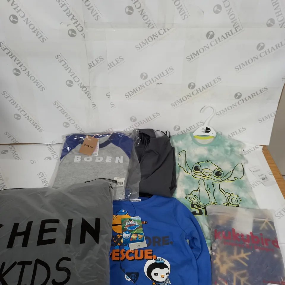 BOX OF ASSORTED CHILDRENS CLOTHING VARYING IN SIZE/COLOUR/STYLE TO INCLUDE:  TOPS, DRESSES, JUMPERS