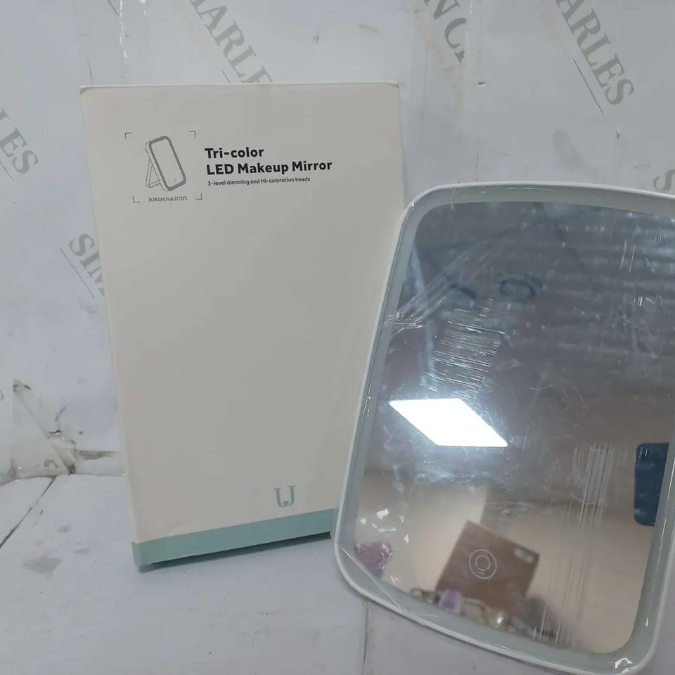BOXED TR-COLOUR LED MAKEUP MIRROR