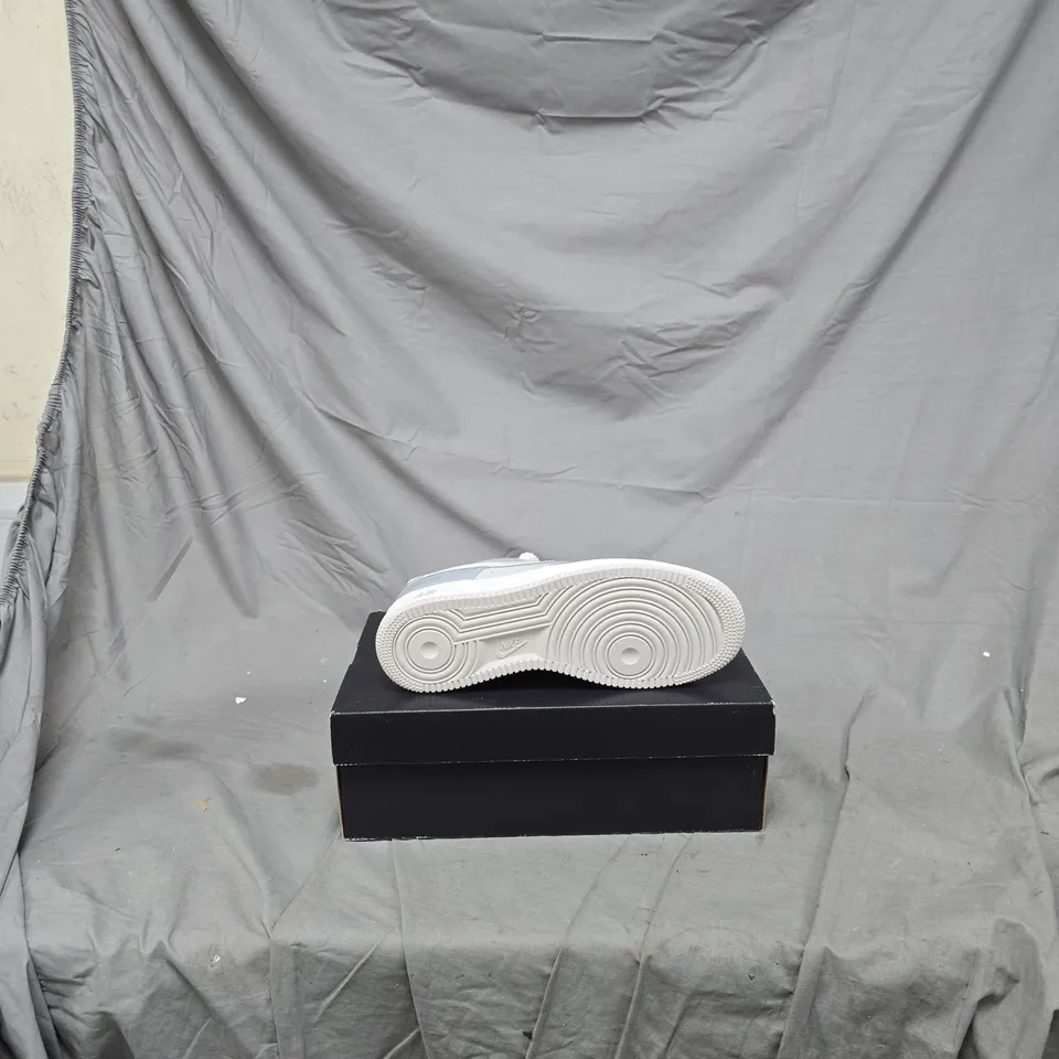 Nike Air Force 1 Low Trainers – Light Grey/White size 7.5