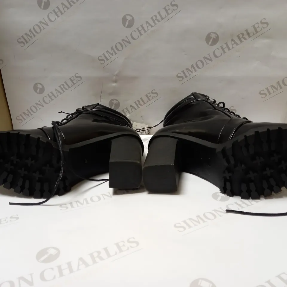 BLACK HIGH SHINE LACE UP PLATFORM BOOTS SIZE 8