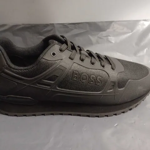 PAIR OF BOSS PARKOUR TRAINERS IN BLACK - 42