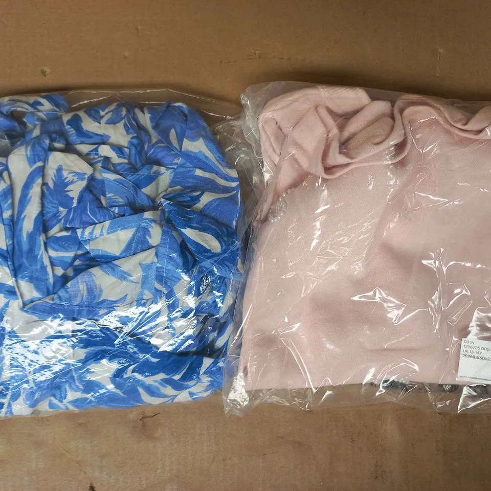 APPROXIMATELY 20 ASSORTED CLOTHING AND FASHION PRODUCTS IN VARIOUS STYLES AND SIZES - COLLECTION ONLY