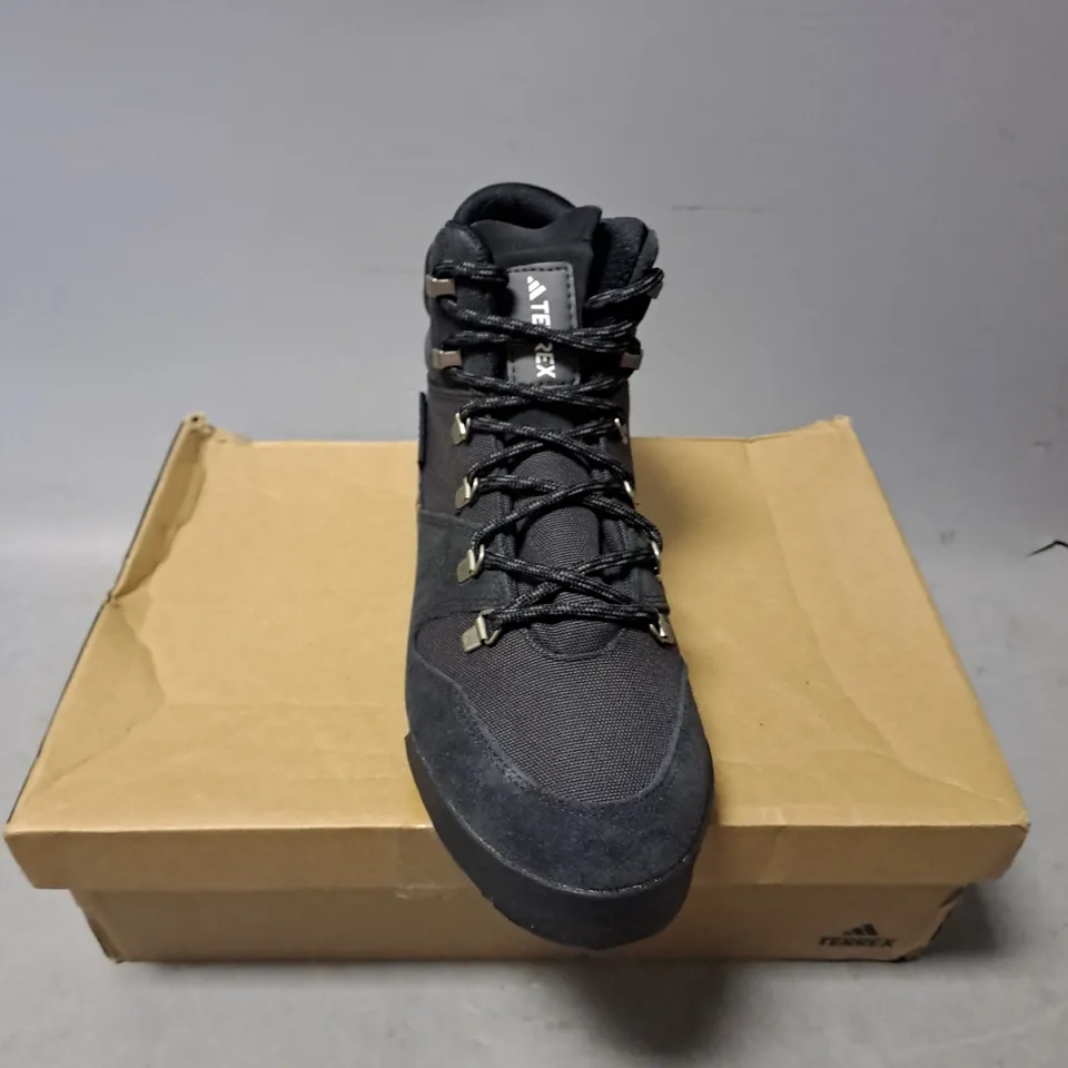 BOXED PAIR OF ADIDAS TERREX SNOWPITCH CORD.RDY BOOTS IN BLACK SIZE 7