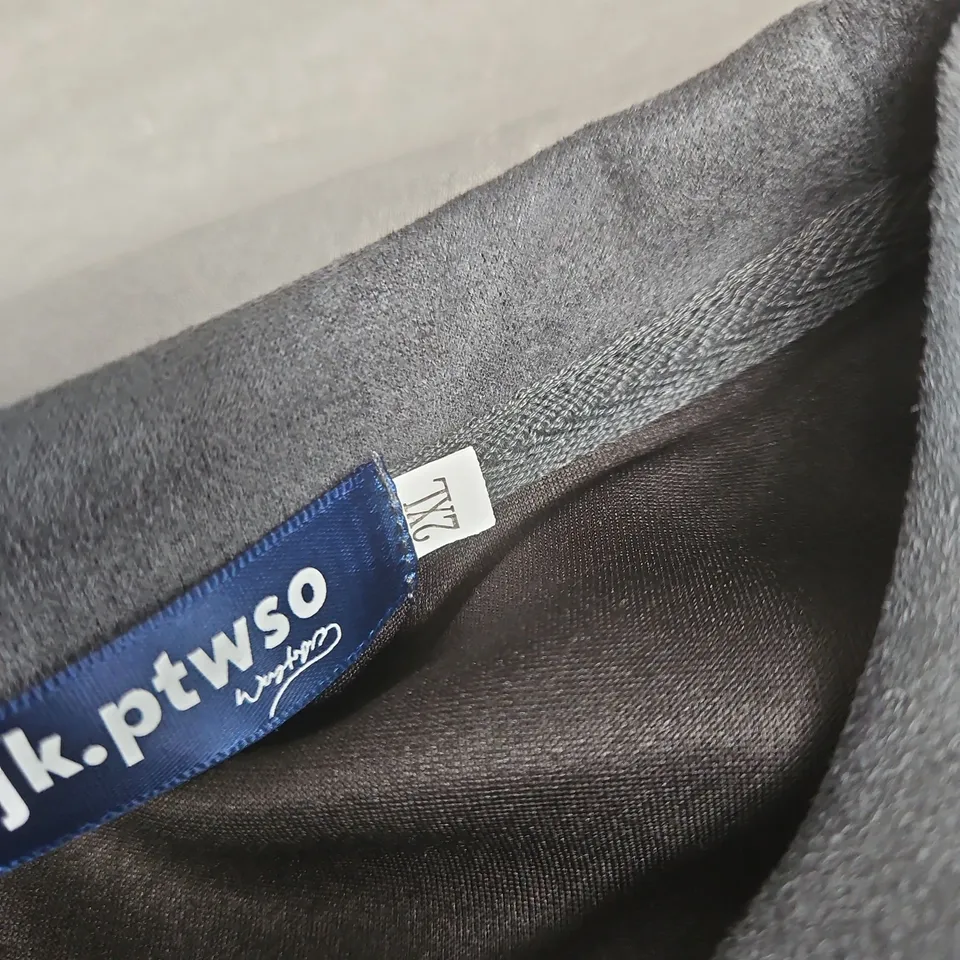 GREY T-SHIRT WITH SHOULDER EMBROIDERY JK ATTIRE VELVET FEEL