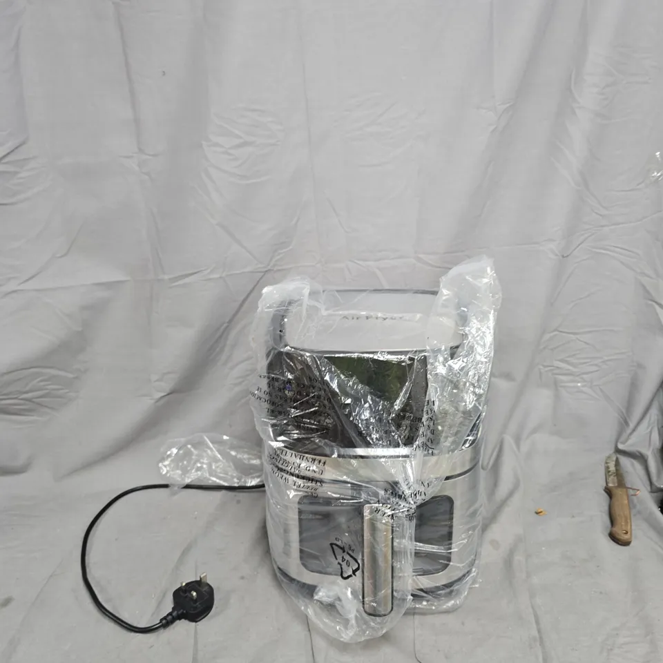 AIR FRYER – STAINLESS STEEL, WITH DIGITAL DISPLAY (PLASTIC-WRAPPED) BOXED