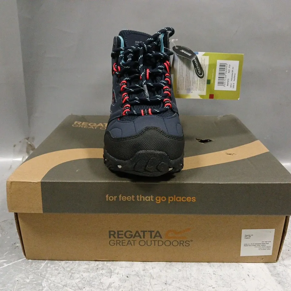 BOXED PAIR OF REGATTA KID'S HOLCOMBE SHOES IN NAVY/BLACK/RED SIZE UK 4
