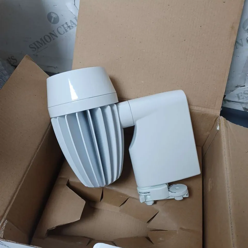 LOT CONTAINING 15 EXTERIOR DOWN LIGHT IN WHITE MODEL LS522, LED WALL LIGHTS X8, 6 LONG SILVER CELLING PENDANTS ETC.