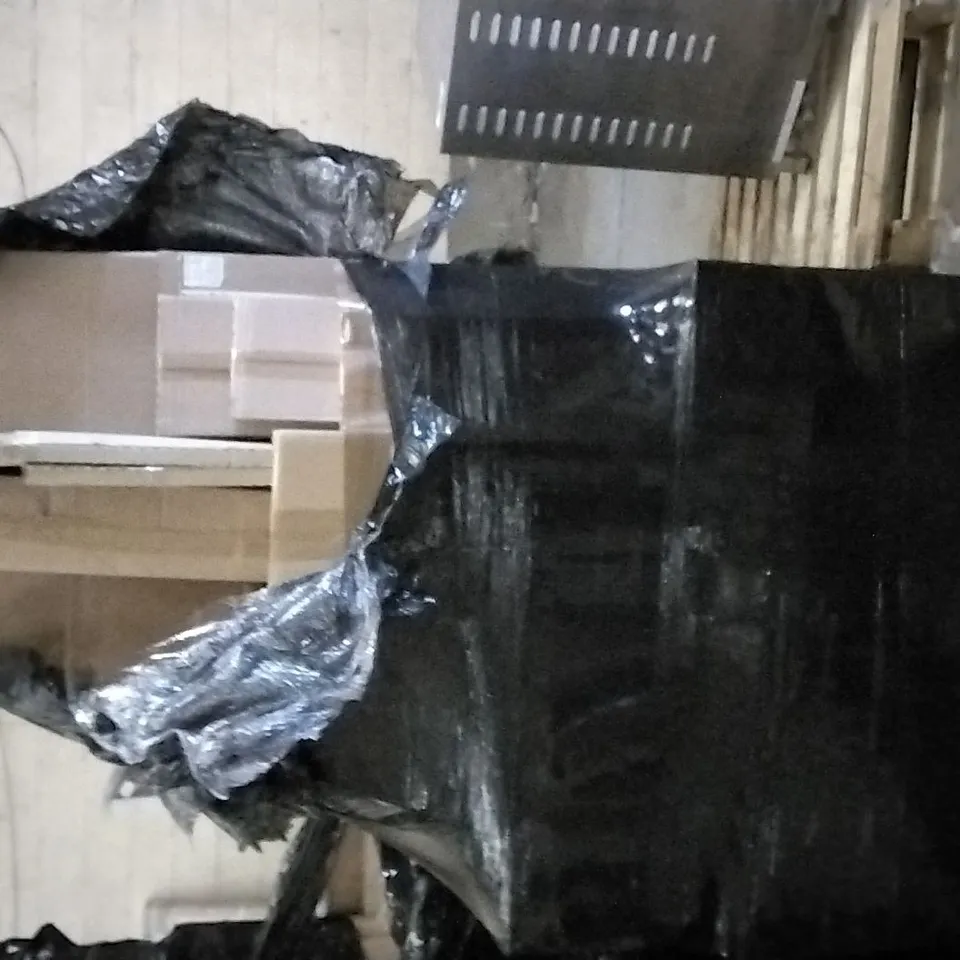 PALLET OF APPROX 20 ASSORTED BATHROOM FURNITURE TO INCLUDE PLINTHS, BASIN DOORS, INFILL PANELS AND PANELS
