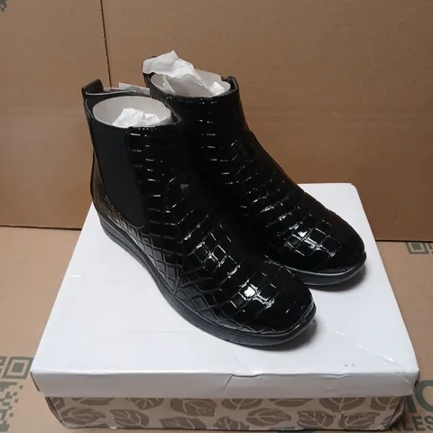 SHOE TREE COMFORT BRAMBLE BLACK CROC ANKLE BOOTS – UK 5