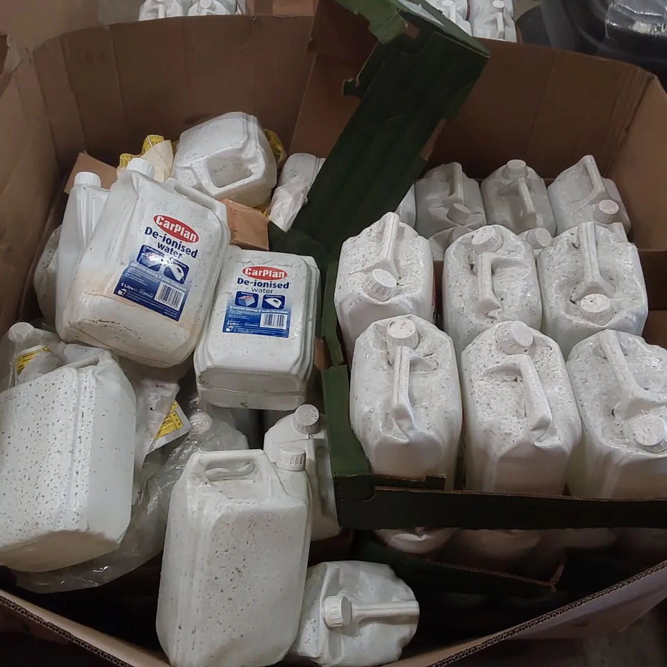 PALLET CONTAINING A LARGE QUANTITY OF CARPLAN DE-IONISED WATER 