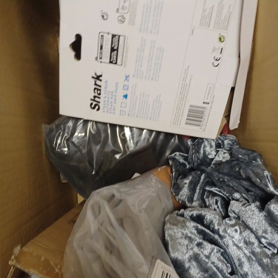 APPROXIMATELY 10 ASSORTED HOUSEHOLD PRODUCTS TO INCLUDE SEASONING STORAGE BOX, EYE MASK, CLOTHES HANGERS ETC 