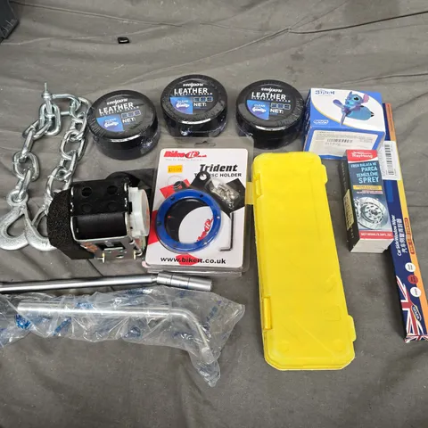 APPROXIMATELY 8 ASSORTED AUTO ITEMS TO INCLUDE SIDE WINDOW WIPERS, STITCH FAN, AND BIKER TRIDENT ETC. - COLLECTION ONLY