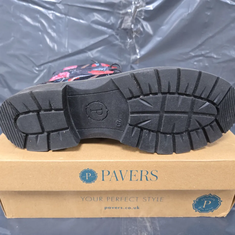 BOXED PAIR OF PAVERS FLORAL BOOTS IN NAVY MULTI - SIZE 7