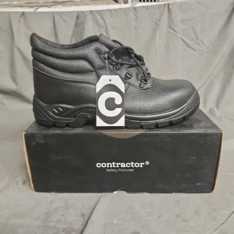 BOXED PAIR OF CONTRACTOR SAFETY BOOTS IN BLACK SIZE UK 12