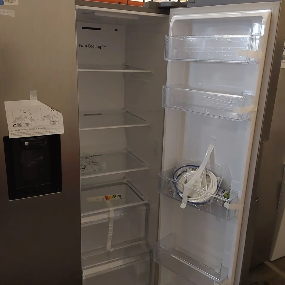 SAMSUNG SERIES 7 RS67A8810S9/EU AMERICAN STYLE FRIDGE FREEZER WITH SPACEMAX™ TECHNOLOGY - SILVER