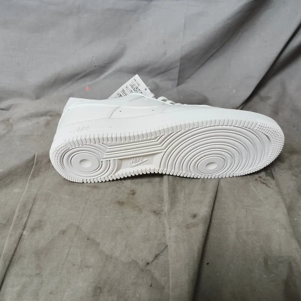 UNBOXED NIKE AIR FORCE 1 LOW WHITE SNEAKERS – UK SIZE 9 WITH NIKE KEYRING
