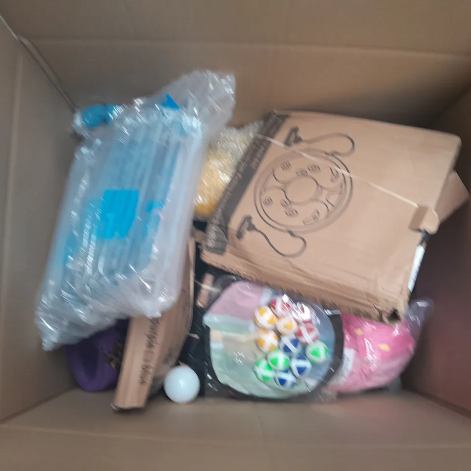 BOX OF APPROX 15 ASSORTED TOYS AND GAMES TO INCLUDE - TEDDIES, JIGSAWS AND DRINKING GAME