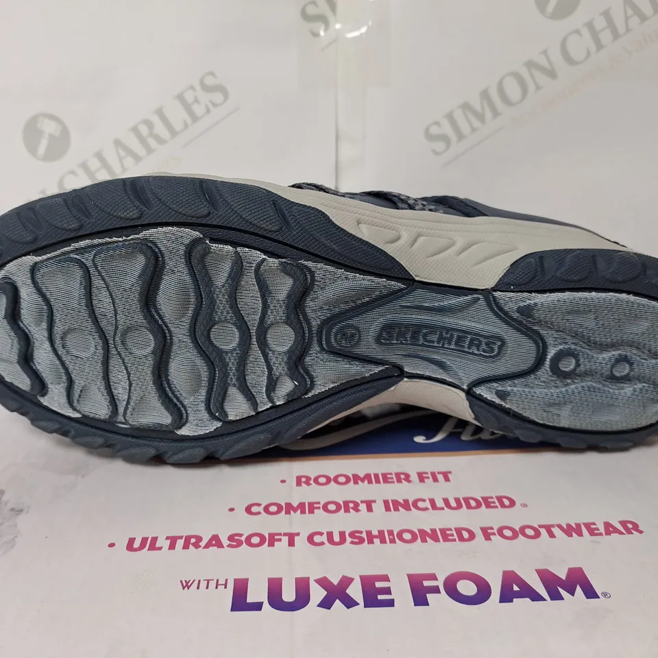 BOXED SKRCHERS BLUE RELAXED FIT SIZE 6