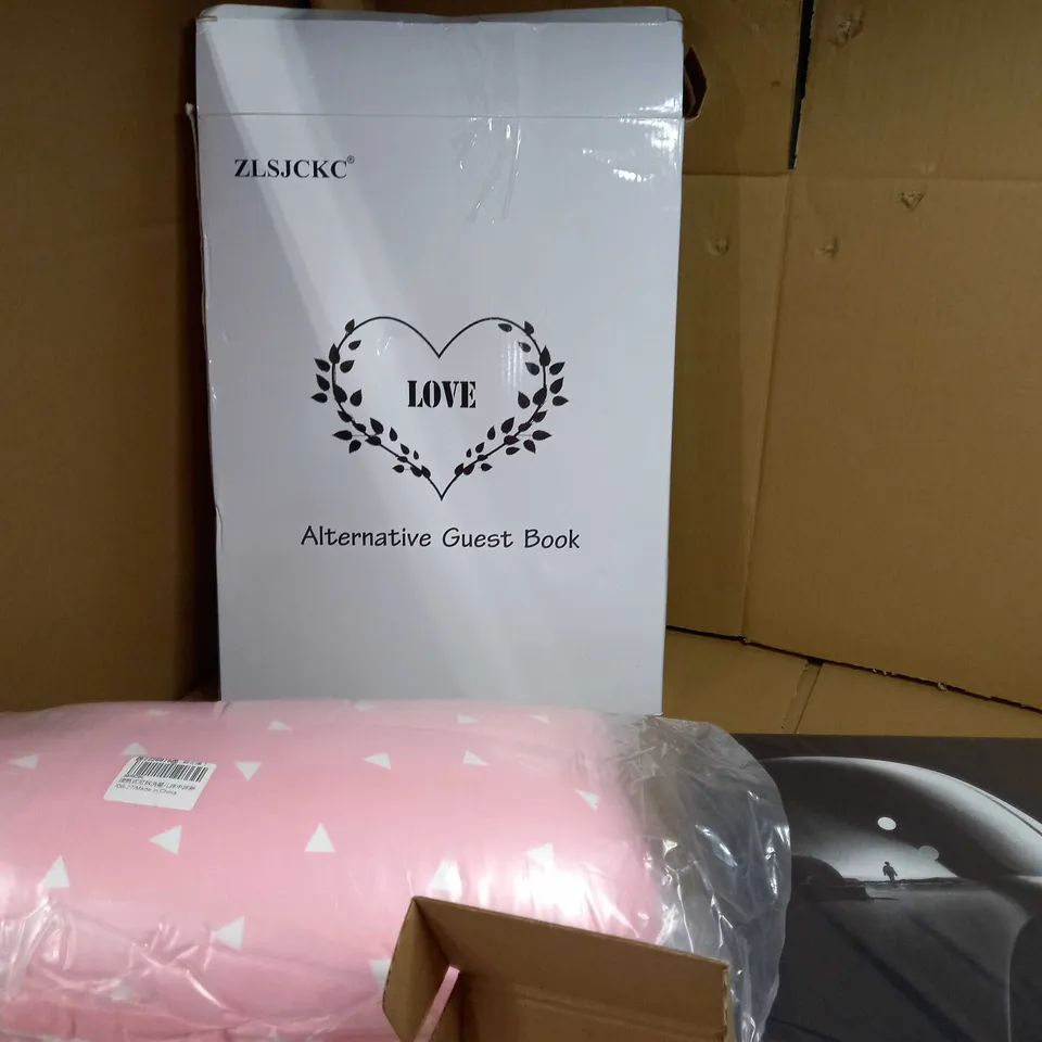 LARGE BOX OF APPROXIMATELY 7 ASSORTED HOUSEHOLD ITEMS TO INCLUDE: CUSHION, CANVAS ART, ALTERNATIVE GUEST BOOK