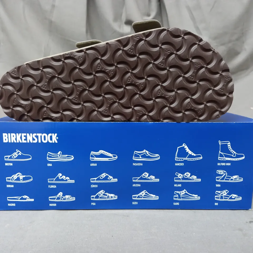 BOXED PAIR OF BIRKENSTOCK ARIZONA BS OPEN TOE SANDALS UK SIZE 5.5