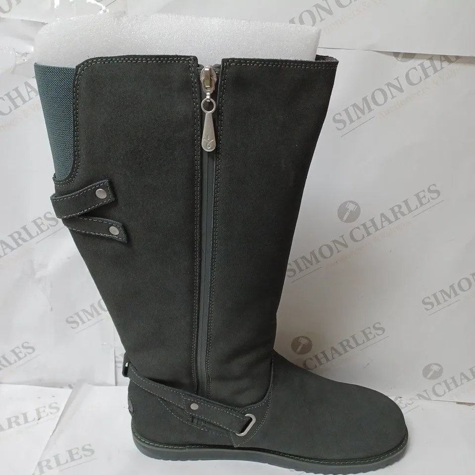 EMU AUSTRALIA "KEMMIE" LEATHER KNEE BOOTS - UK SIZE 9, DARK GREEN