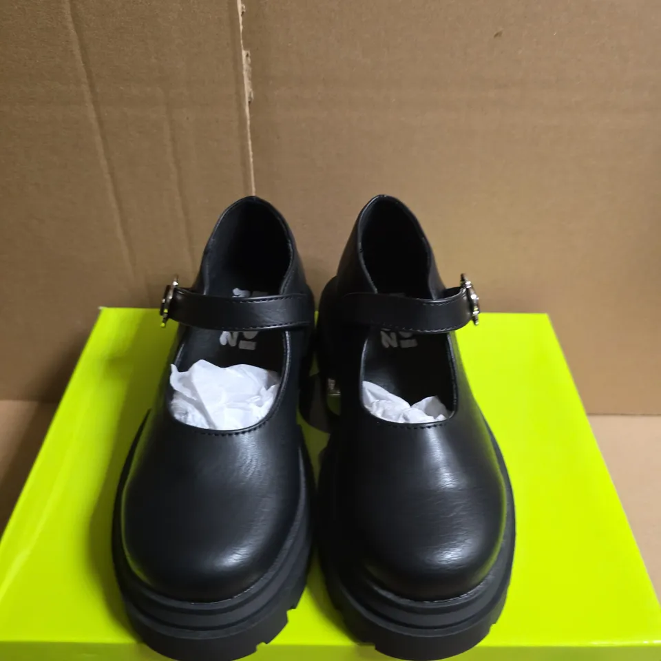 BOXED PAIR OF KOI FLUTTER JUMP KIDZ FLOWER MARY JANE SHOES - UK SIZE 11