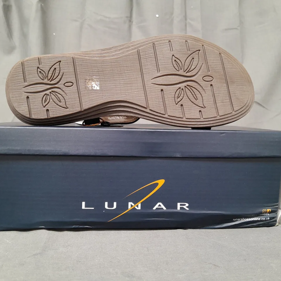BOXED PAIR OF LUNAR OPEN TOE SANDALS IN NAVY W. JEWEL EFFECT UK SIZE 5