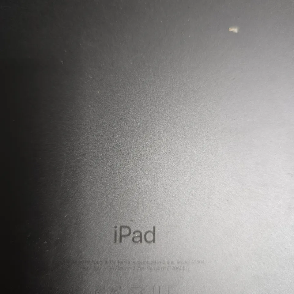 APPLE IPAD TABLET – FRONT GLASS CRACKED WITH SPIDERWEB DAMAGE.
