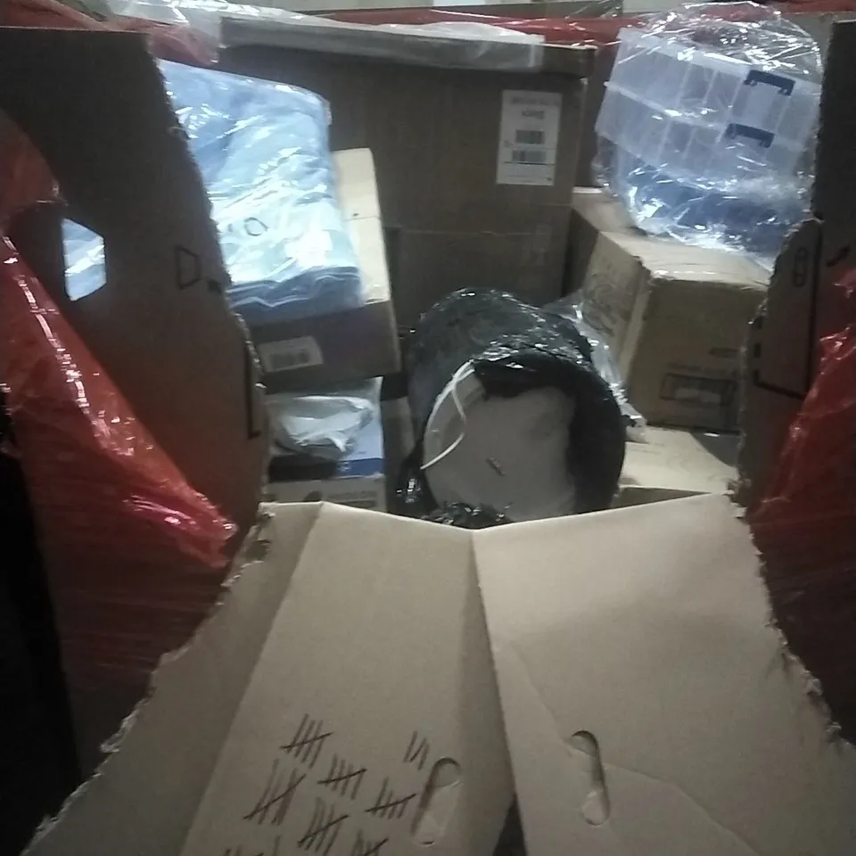 PALLET OF HOUSEHOLD ITEMS TO INCLUDE DOG GRASS WITH TRAY, WOK, LIGHTS-OUT BLACKOUT BLINDS, PUZZLE MAT, TOILET SEAT AND OTHER ASSORTED ITEMS..L