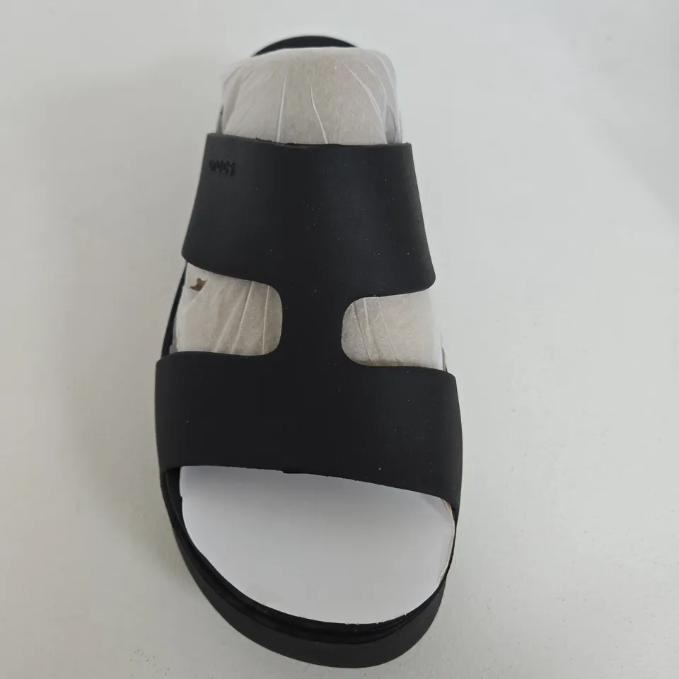 CROCS GATEWAY PLATFORM H-STRAP SIZE F7