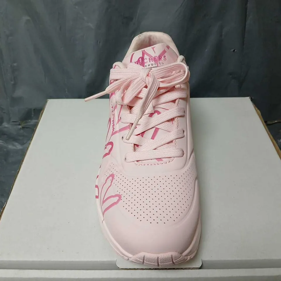 BOXED SKECHERS HEART TRAINERS IN PINK - UK 5