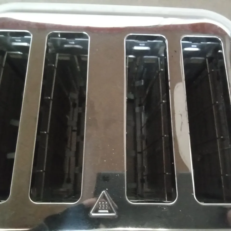 BOXED DĒLONGHI FOUR SLICE TOASTER