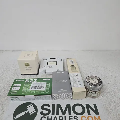 APPROXIMATELY 25 ASSORTED ITEMS INCLUDING TAILCAS B22SIENNA REGULAR SPATULAS AND SANDALWOOD SCENTED CANDLE