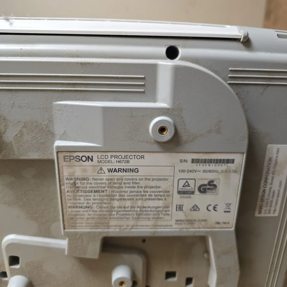 EPSON LCD PROJECTOR – MODEL H672B