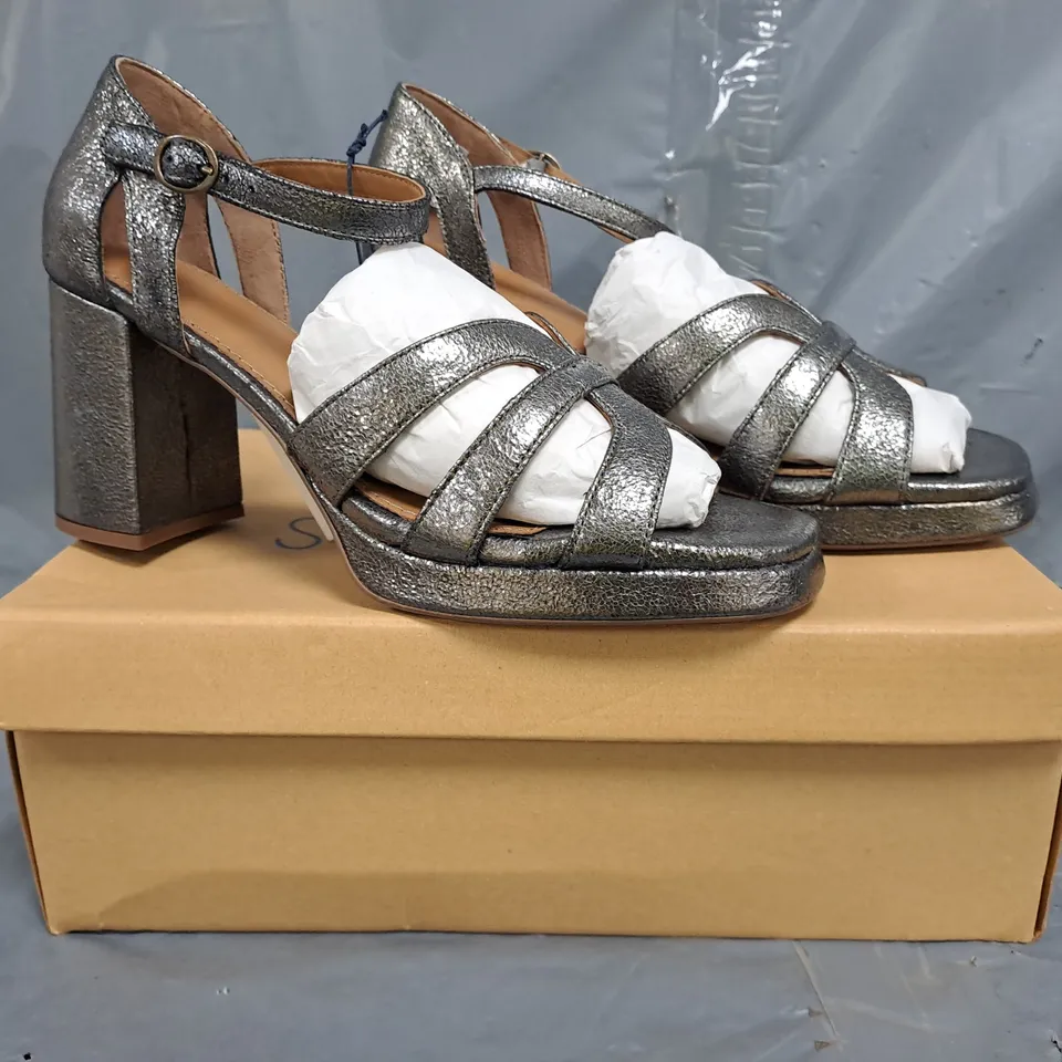 BOXED PAIR OF SEASALT CORNWALL OPEN TOE HIGH BLOCK HEEL SANDALS IN ANTIQUE BRONZE SIZE UK 7.5
