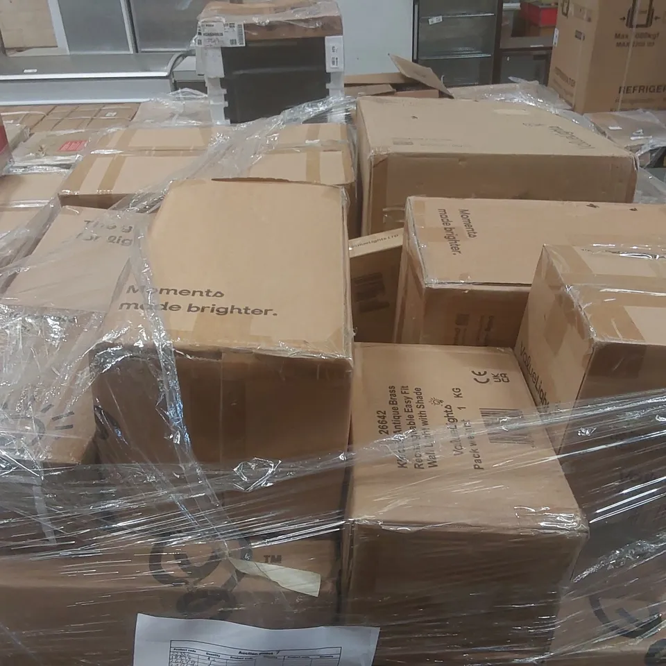 PALLET CONTAINING A VERY LARGE QUANTITY OF ASSORTED DESIGNER LIGHTING PRODUCTS
